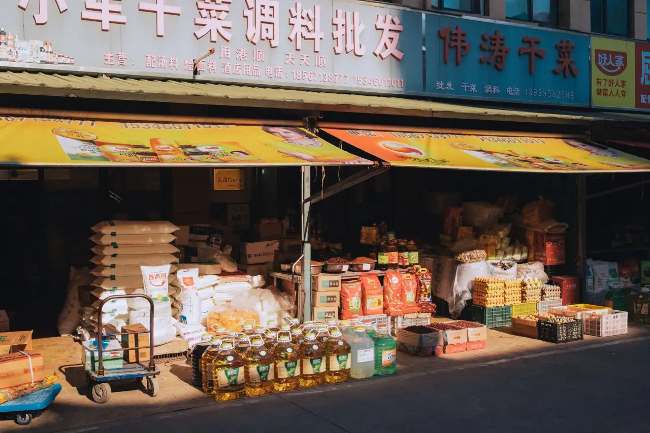 上海影视制作公司如何选择：宣传片与微电影拍摄服务对比