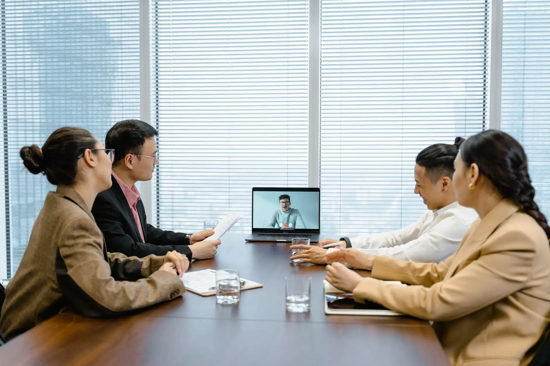 上海企业宣传片制作全流程解析：从创意到成片的专业规范正文配图 1