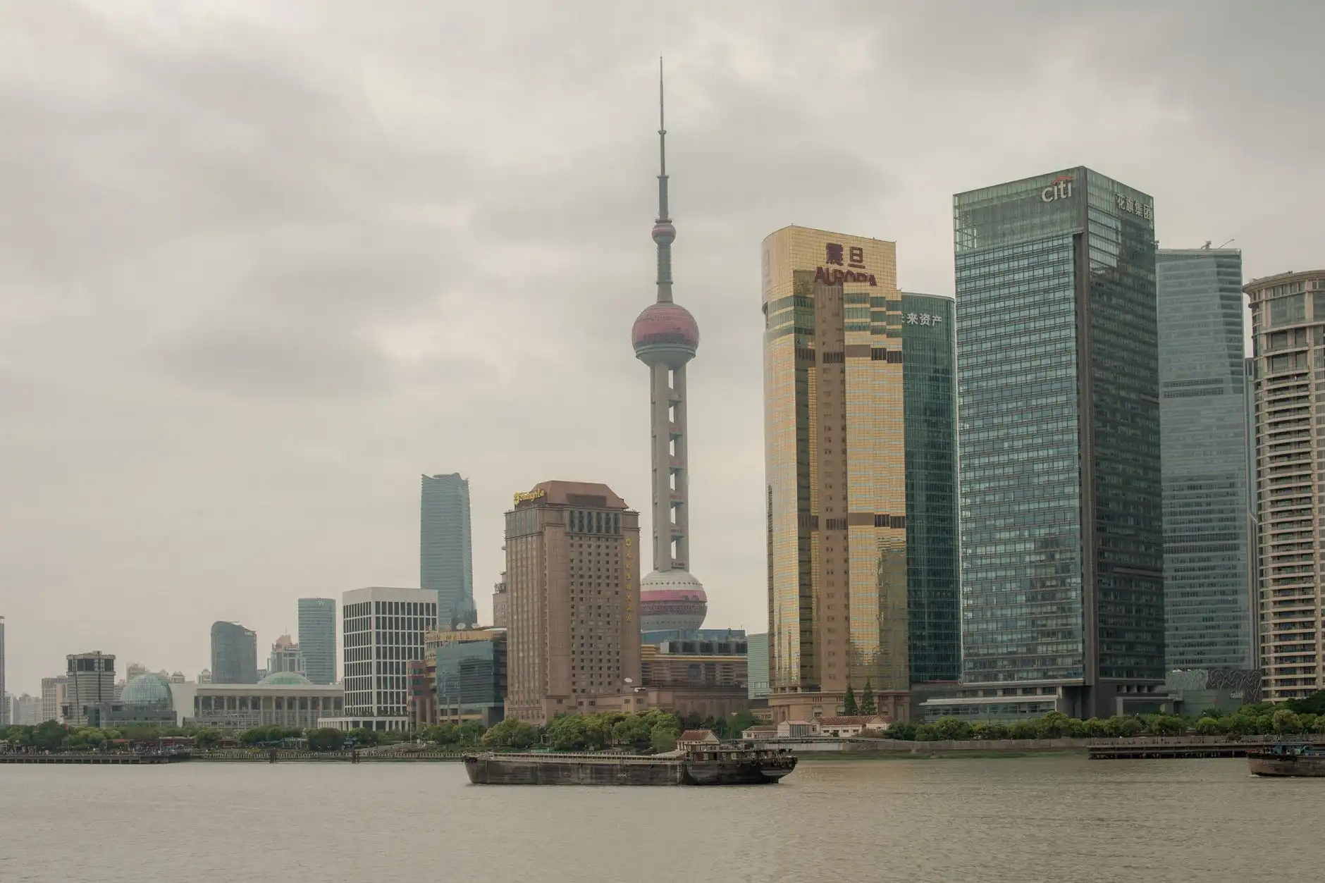 2025年上海企业宣传片拍摄趋势：叙事节奏与视觉创意的新平衡正文配图 1